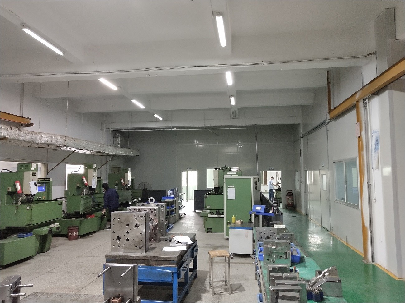 2-模具车间2.jpg